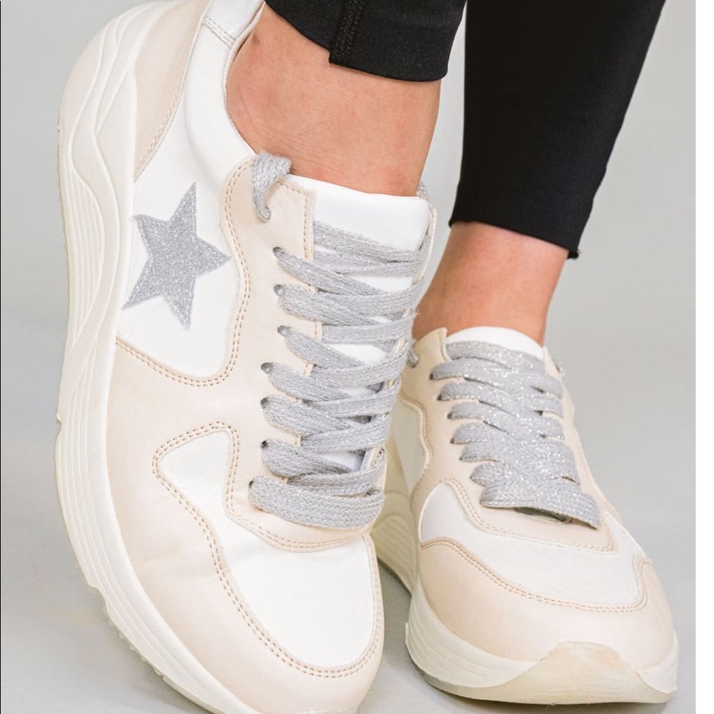 Maya Star Platform Sneakers *NEVER BEEN WORN* Comes w/ beige laces too! Size 10